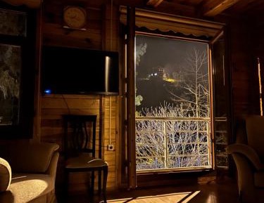 Apartment with Mountain View