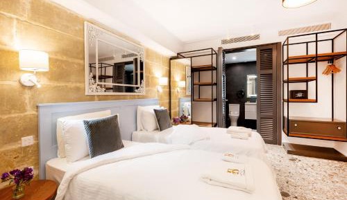 Deluxe Double Room with Shower