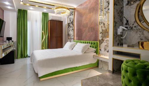 Deluxe King Suite