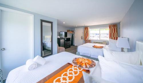 Deluxe Queen Room with Two Queen Beds