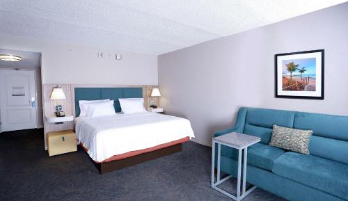 King Room with Sofa Bed and Study - Non-Smoking