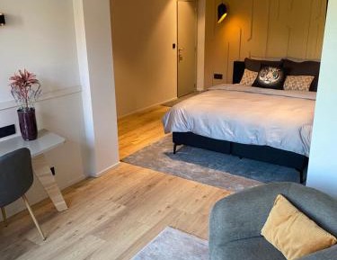 Suite with Garden View