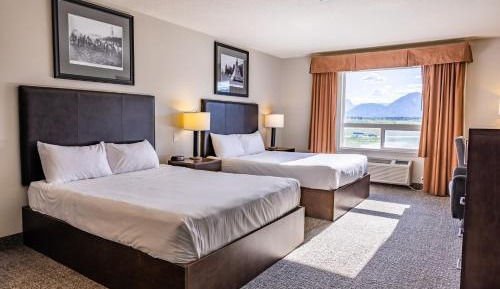 Queen Room with Two Queen Beds with Mountain View