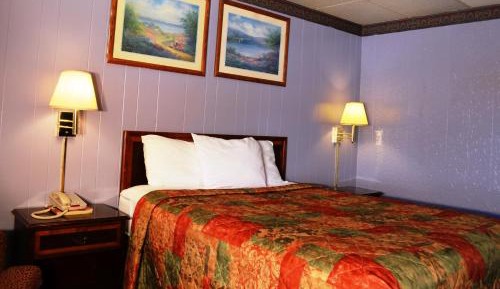 Deluxe Queen Room