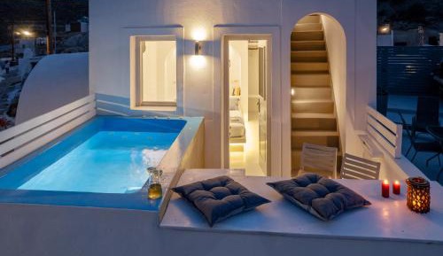 Honeymoon suite with private outdoor jetted tub & Panoramic View