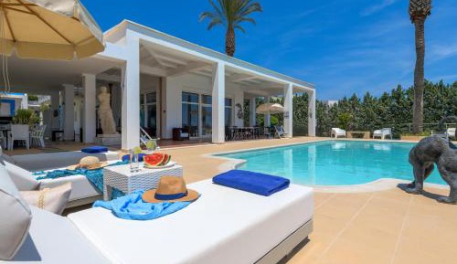 Five-Bedroom Villa with Private Pool and Sea View