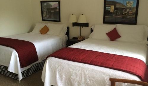 Deluxe Queen Room with Two Queen Beds and Shower