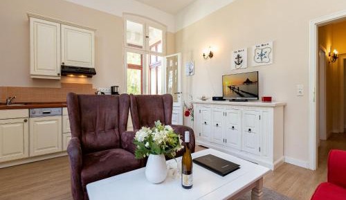 Two-Bedroom Apartment with Shower 