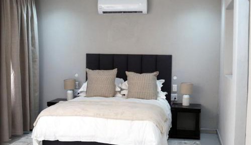 Deluxe Double Room (2 Adults + 1 Child)