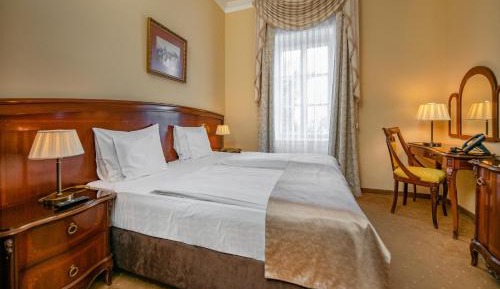 Standard Double Room - Castle