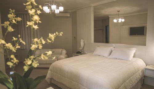 Queen Suite with Spa Bath