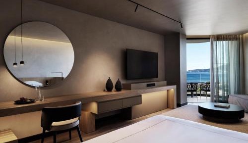 Open Plan Suite Partial Sea View