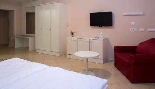 Economy Triple Room