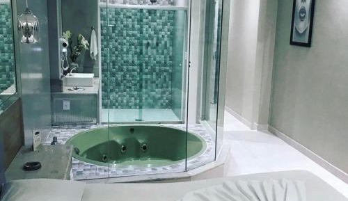 Deluxe Suite with Spa Bath