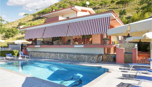 Four-Bedroom Holiday Home
