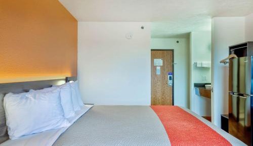 Queen Room - Disability Access - Roll in Shower