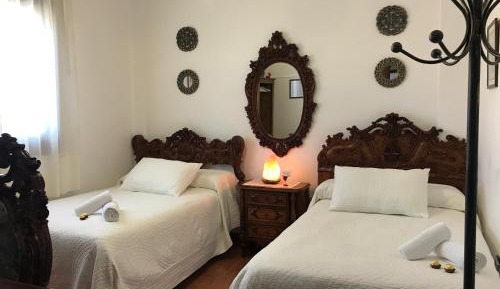 Standard Twin Room with Shared Bathroom