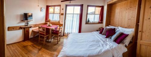 Studio (4 Adults)