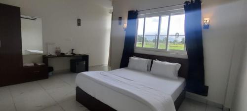 Suite with Mountain View