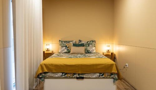 Deluxe Double Room (2 Adults + 1 Child)
