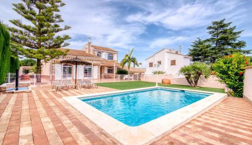 Villa with Garden View