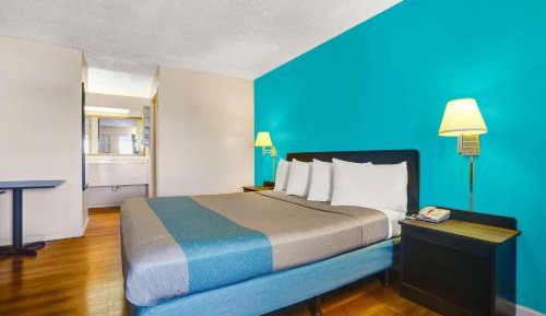 King Room - Non-Smoking