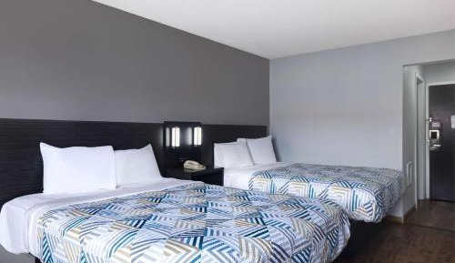 Queen Room with Two Queen Beds - Non-Smoking