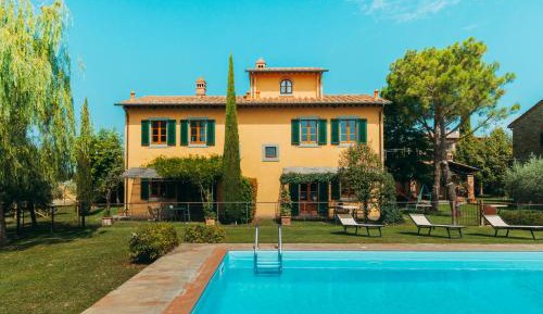 Apartment with Pool View 