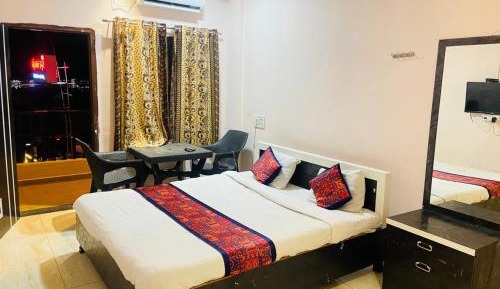 Deluxe Double Room (2 Adults + 1 Child)