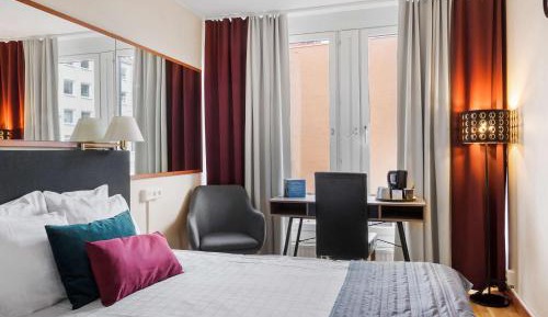 Standard Queen Room with Queen Bed - Non-Smoking