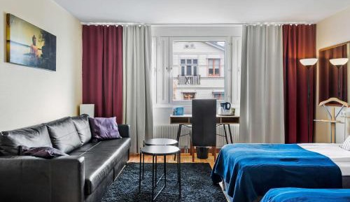 Family Room with Two Single Beds and Sofa Bed - Non-Smoking