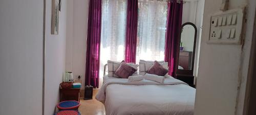 Standard Double Room with Shared Bathroom