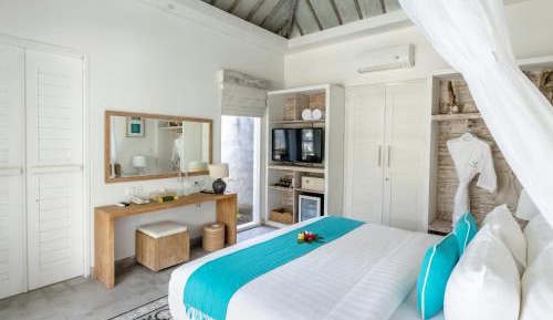 Suite with Pool Access and Afternoon Tea