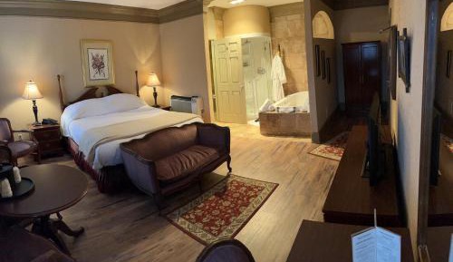 Deluxe Suite with Spa Bath