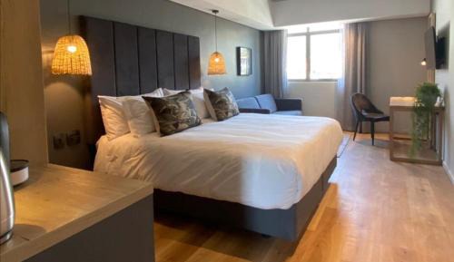 Luxury Suite with Mountain View