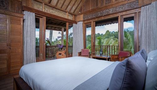 King Room with Mountain View