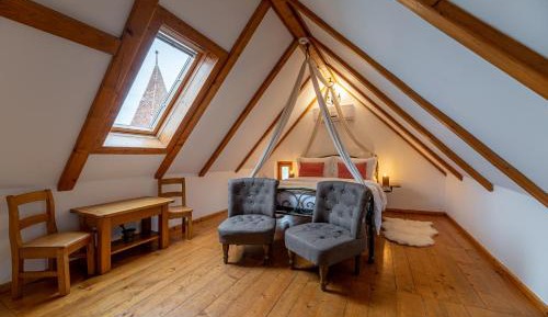 Standard Double Room with Canopy - Attic