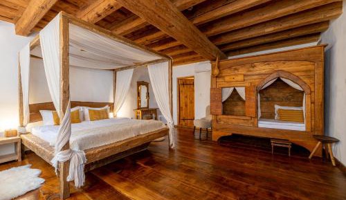 Deluxe Double Room with Canopy (2 Adults + 1 Child)