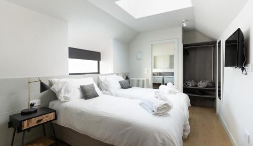 Double or Twin Room with Shower