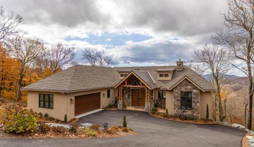 Three-Bedroom Holiday Home 