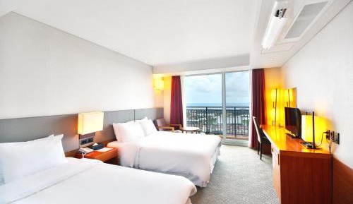 Premium Twin Room with Ocean View