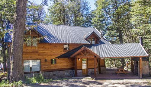 Three-Bedroom House (8 Adults)