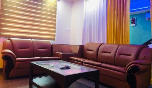 Deluxe King Suite