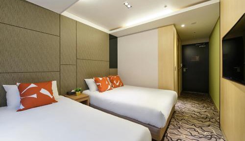 Deluxe Family Room