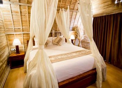 Deluxe Room (2 Adults + 1 Child)