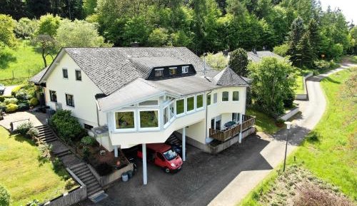 Apartment with Mountain View