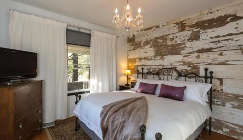 Family Room with Mountain View