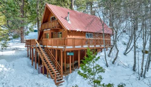Three-Bedroom Holiday Home 