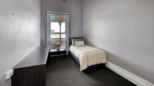 Single Room with Shared Bathroom