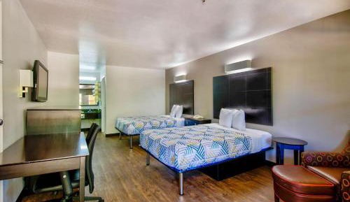Queen Room with Two Queen Beds - Non-Smoking
